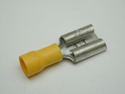 B647 Electrical Terminal (Pack 20) yellow spade female 